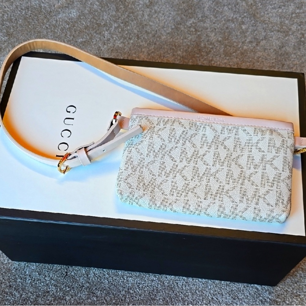 Michael Kors Belt bag like new - Picture 1 of 6